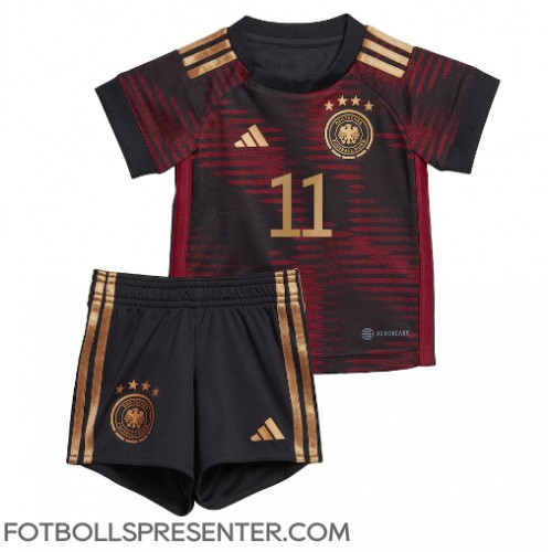 Tyskland Mario Gotze #11 Bortatröja Barn VM 2022 Kortärmad (+ korta byxor)